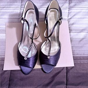 Elegant Blue Heels with Slingback Design